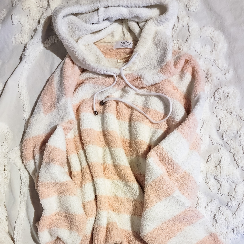 MOD hooded sweater